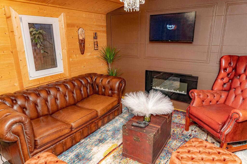 Unique Home W/Garden Hot Tub, Sauna & Cinema Room London Exterior foto