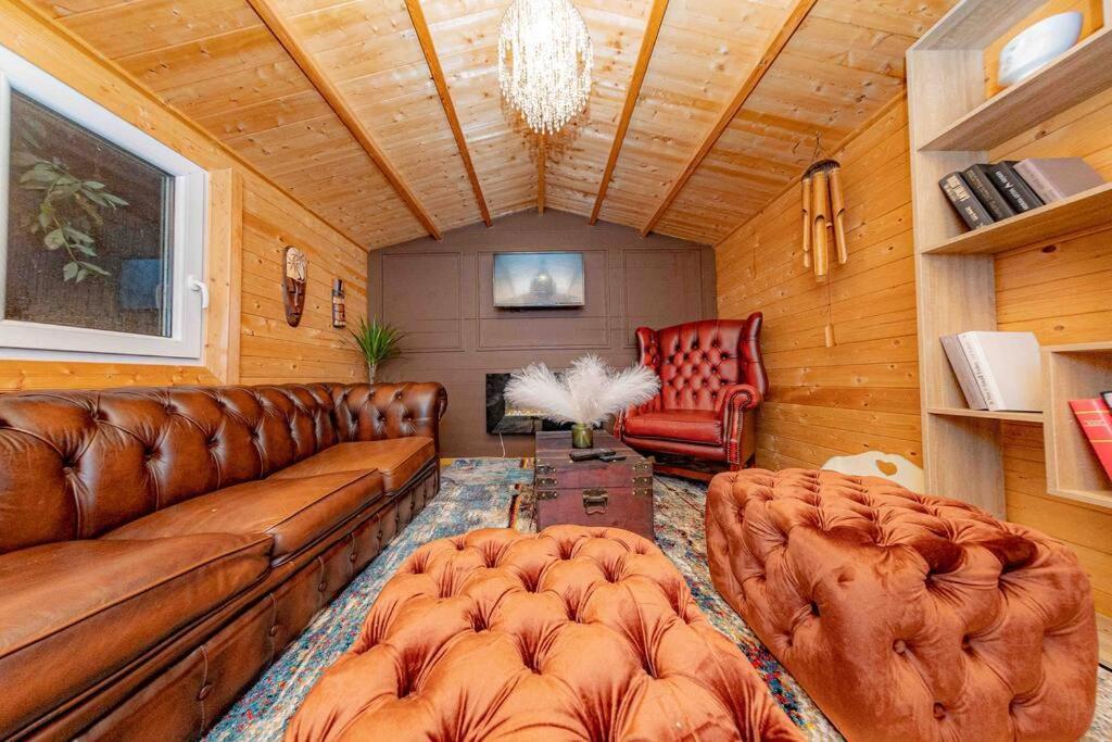 Unique Home W/Garden Hot Tub, Sauna & Cinema Room London Exterior foto