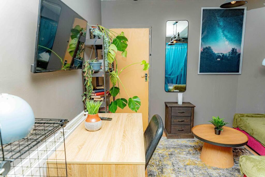 Unique Home W/Garden Hot Tub, Sauna & Cinema Room London Exterior foto