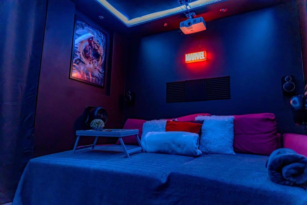 Unique Home W/Garden Hot Tub, Sauna & Cinema Room London Exterior foto